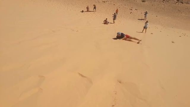 Катание на песке в пустыне смотреть онлайн