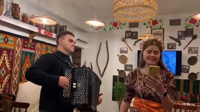 Гимн ЯВВФУ в исполнении девушки смотреть онлайн