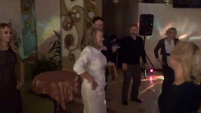 Наши за рубежом ТАНЦУЕМ смотреть онлайн