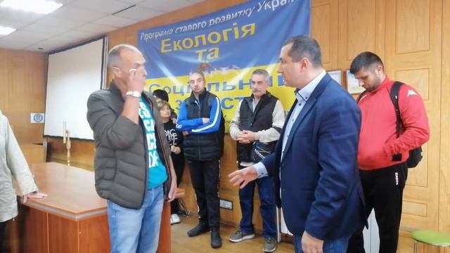 оттек в колене 8 лет уменьшился во время молитвы смотреть онлайн