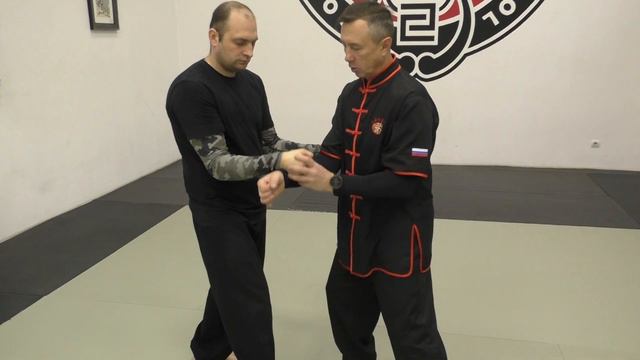 Туйшоу одной рукой в традиции Минхэ Цюань, первое упражнение , одно из главных , с разных сторон. смотреть онлайн