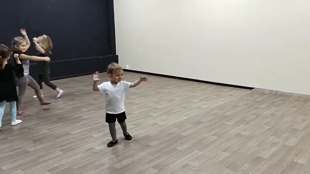 Занятия в студии "Цветик" по ритмопластике смотреть онлайн