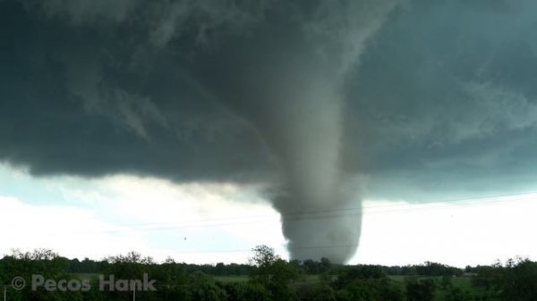 TORNADO WARNING & FLYING ROOF - Tornado Preparation Documentary