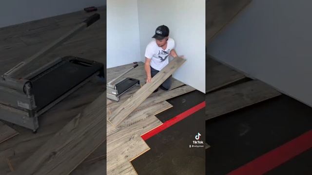 #diy #construction #flooring #hardwood #laminate #lvp #lvt #remodel #trending #reels #work #pnw смотреть онлайн