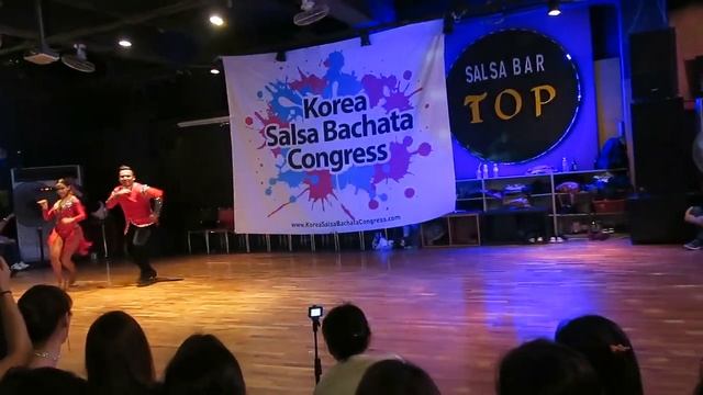 Brandon & Michelle Salsa Performance @ 2018 Korea Salsa Bachata Congress смотреть онлайн