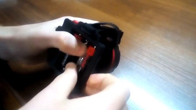 Как как Как включить фонарик с помощью фольги без одной батарейки