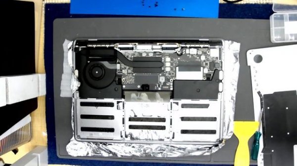 MacBook Pro 13 inch, 2017, Two Thunderbolt 3 ports 分解 Disassembly