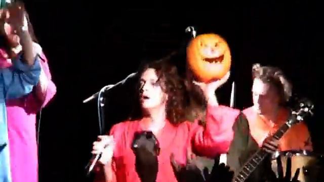 2004-10-31 Polyphonic Spree - Section 20 + Soldier Girl смотреть онлайн