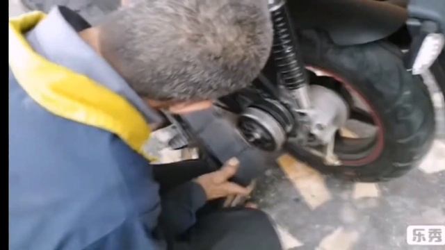 كيفاش تزيد السرعة فالسكوترات 2T بحال docker #b_street#GABILLI #VERONA # смотреть онлайн