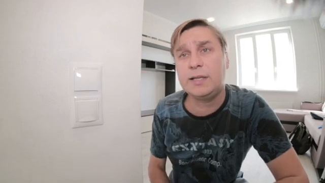 Розетка рядом с выключателем. Зачем защита от брызг. смотреть онлайн