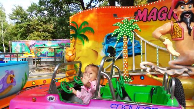 ПАРК РАЗВЛЕЧЕНИЙ!!! ЛЕШИК И МАРГОШИК НА КАРУСЕЛЯХ!!! смотреть онлайн