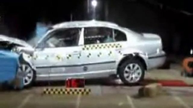 Crash Test of 2003-2006 Skoda Superb w/sab смотреть онлайн