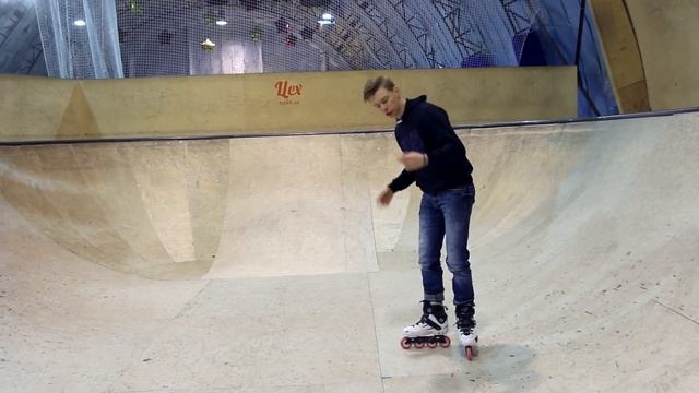 Фриз на одной руке | Школа роликов RollerLine Роллерлайн в Москве смотреть онлайн