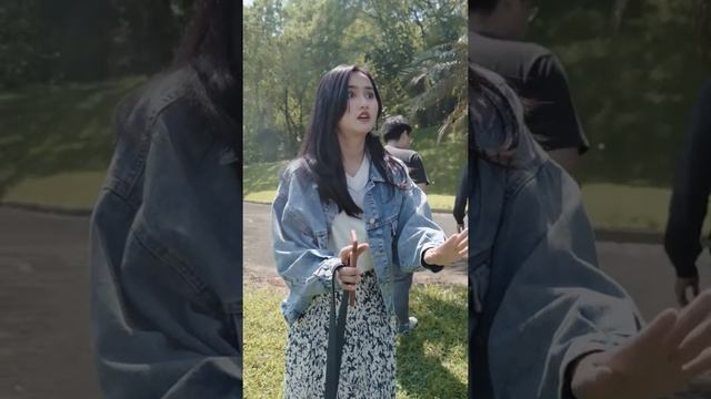 Suami membawa pulang pelakor, istri bertemu pria kaya di luar丨Poligami丨EP 1 смотреть онлайн