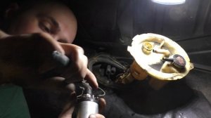 ?ЗАМЕНА БЕНЗОНАСОСА АУДИ 100 С4 , 2,6л ABC , своими руками.