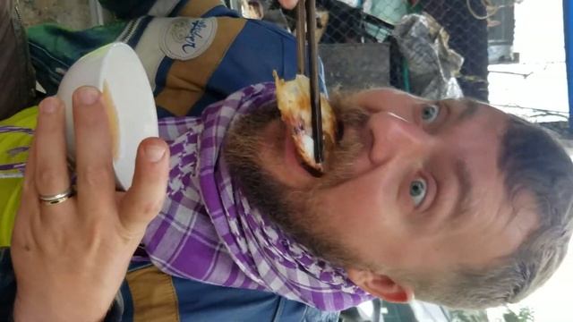 04.12.2017 Утро в Нячанге. Завтрак в придорожном кафе. Блинчики Бань Сео. Мотовьетнам смотреть онлайн