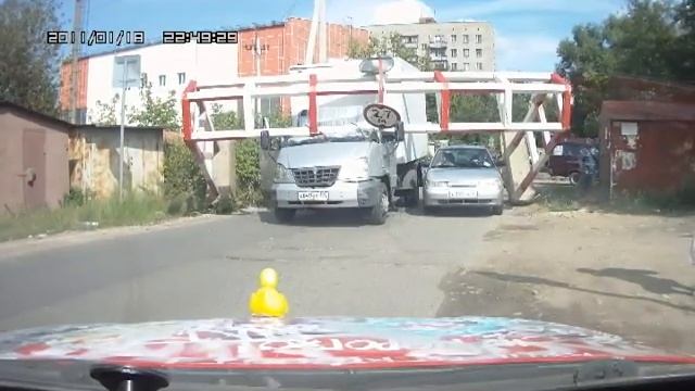 Газель снесла ворота. Жесть смотреть онлайн
