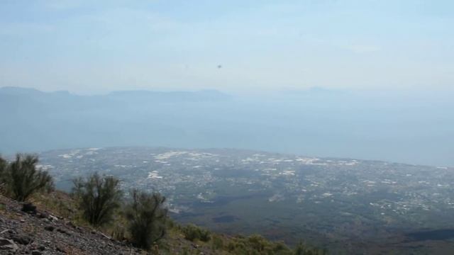 Вид на окрестности с Везувия / Italy From Mount Vesuvius