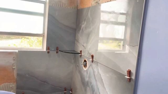 How to install large format porcelain tile. Bathroom renovation/large format tile. смотреть онлайн