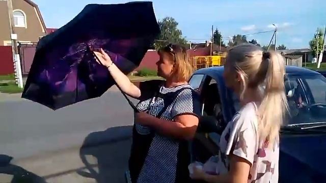 Вручение зонтика покупателю! Ишим! смотреть онлайн