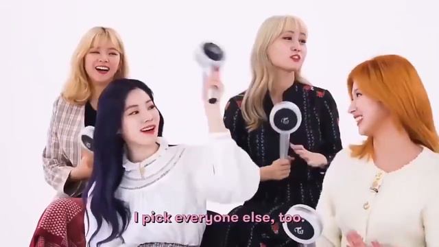 Tzuyu SWEET TZUI ; Comedian Of TWICE  Цзыюй затавляет смеяться;