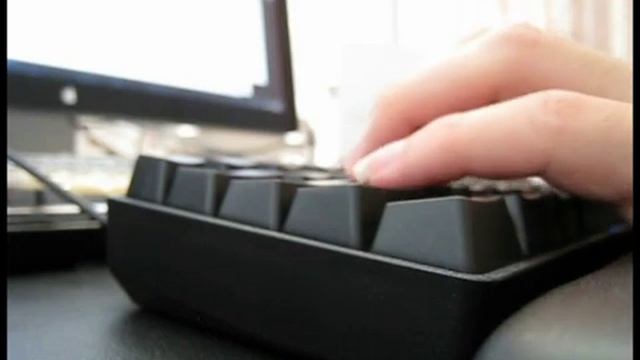 Brown vs "ergo" Clear Cherry MX switch смотреть онлайн
