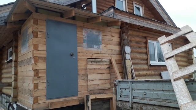 Привезли дрова, установили двери в котельную! смотреть онлайн