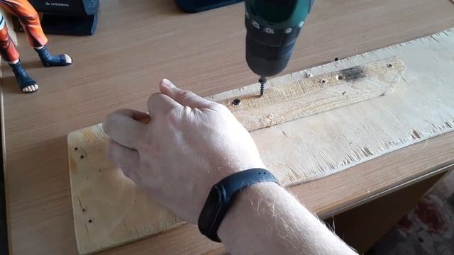 Закручиваю шурупы шуруповёртом STARTIS модель V165 смотреть онлайн