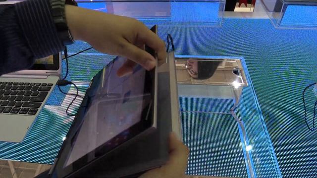 Dell Inspiron 11 3000 2-in1 im Hands On Video смотреть онлайн