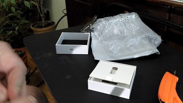 Xiaomi Mi Band 2 первый взгляд смотреть онлайн