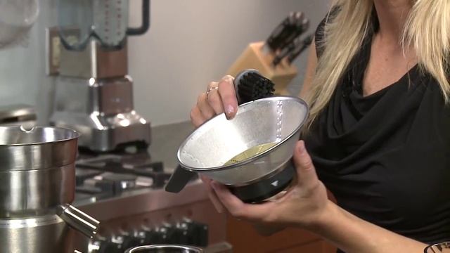 Out of the Box: Breville Dual Disc Juice Processor BJE820XL смотреть онлайн