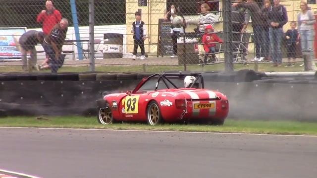 Castle Combe - HUGE Crash - TVR Challenge - BRSCC - 15/7/17 смотреть онлайн