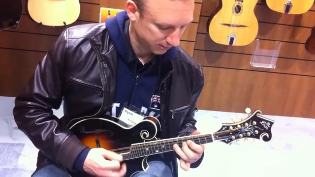 Doug Martin Plays The Loar LM-700 at NAMM 2012 смотреть онлайн