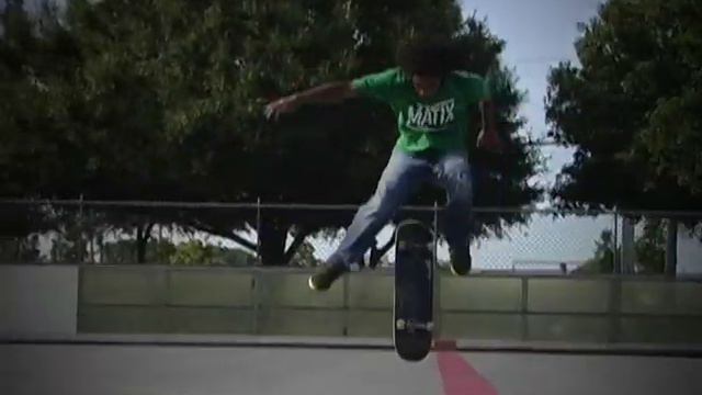 Crazy Skateboarding Tricks with Vince Harris #2 смотреть онлайн