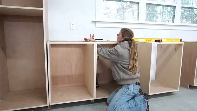 How to Build Basic Cabinets--Using ONLY PLYWOOD! смотреть онлайн
