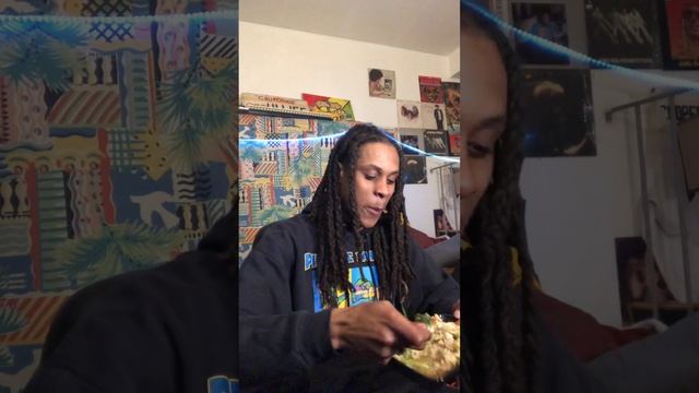 GROOVY TRVBE TRIES THAI FOOD ??? смотреть онлайн