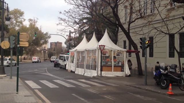 Валенсия готовиться к празднику огня - Las Fallas часть №1 смотреть онлайн