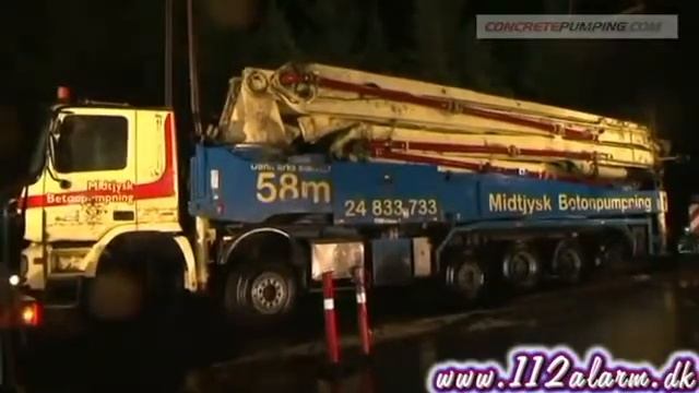 Автобетононасос М58 перевернулся на обочину смотреть онлайн