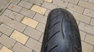 Видеообзор мотошин Metzeler Roadtec Z8 120/70 ZR17 58W и Metzeler Roadtec Z8 180/55 ZR 17 73W.