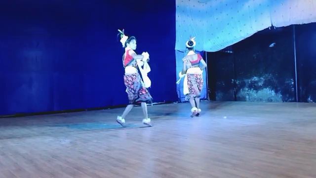 Sambalpuri Remix Dance 2023👯💃|| Mona & Priyanka ||remix songs #sambalpuridancevideo || смотреть онлайн