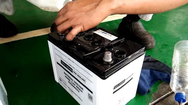 Proses Penggantian Battery / Accu Genuine Part Dari Mitsubishi KTB I Accu Tekor смотреть онлайн