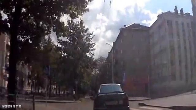 Ловит такси на середине дороги смотреть онлайн