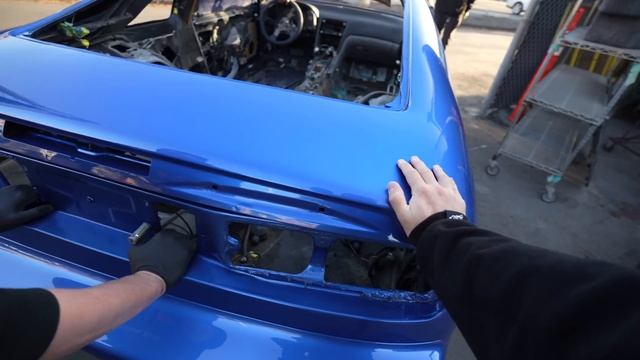 Turning a $300 Nissan 300ZX into a $30,000 Nissan 300ZX - Part 5 (BAYSIDE BLUE PAINT JOB!) смотреть онлайн
