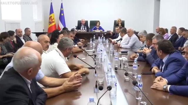 Требуют от Президента чтобы не лезла в не свое дело смотреть онлайн