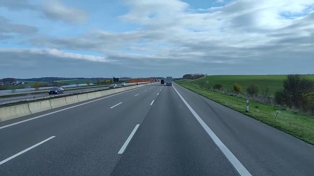 Застрял в пробках в Германии, как обычно. Посмотрел ролик рабы фур. Едва успел на паркинг. смотреть онлайн