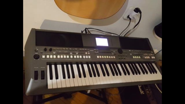 Сравнение Yamaha PSR S700 с Yamaha PSR S670 смотреть онлайн