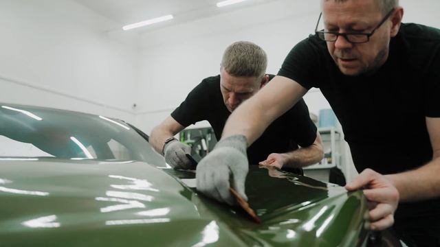 PORSCHE PANAMERA TURBO S В ВИНИЛОВОЙ ПЛЕНКЕ ORACAL 970 FORCE GREEN смотреть онлайн