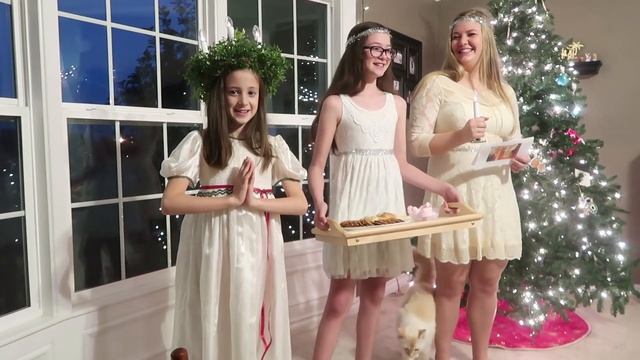 St. Lucia Day | Exchange Student Teaches us Swedish Traditions смотреть онлайн