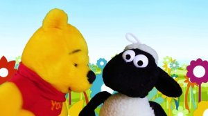 Винни Пух и Барашек Шон - плюшевые игрушки. Видео для самых маленьких.