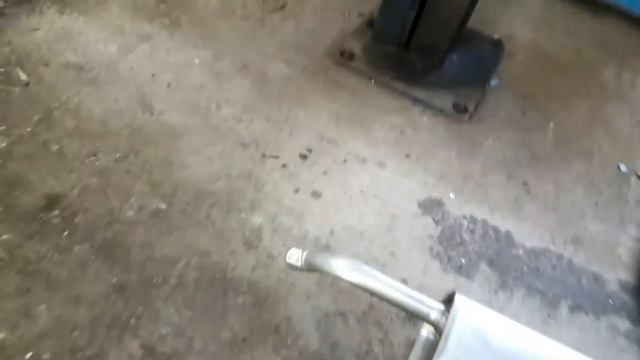 Ford Fiesta TDCi, aż tak dziurawy? Szybkie cięcie starego tłumika i montaż nowego. смотреть онлайн